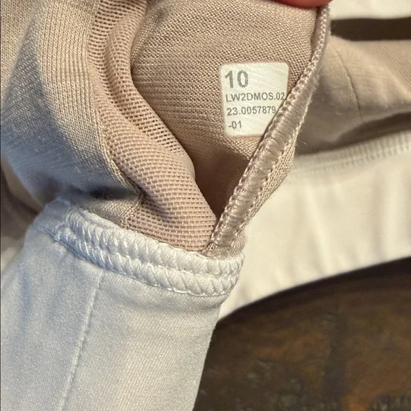 Lululemon Envital Bra EUC 10 - Picture 7 of 7